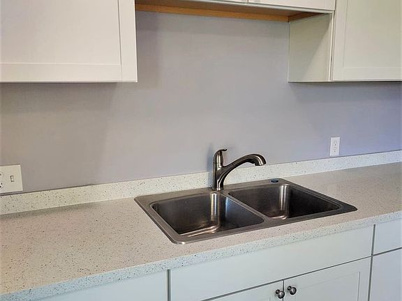 2nd image of 4434 4440 1/2 Estrella Ave #4438