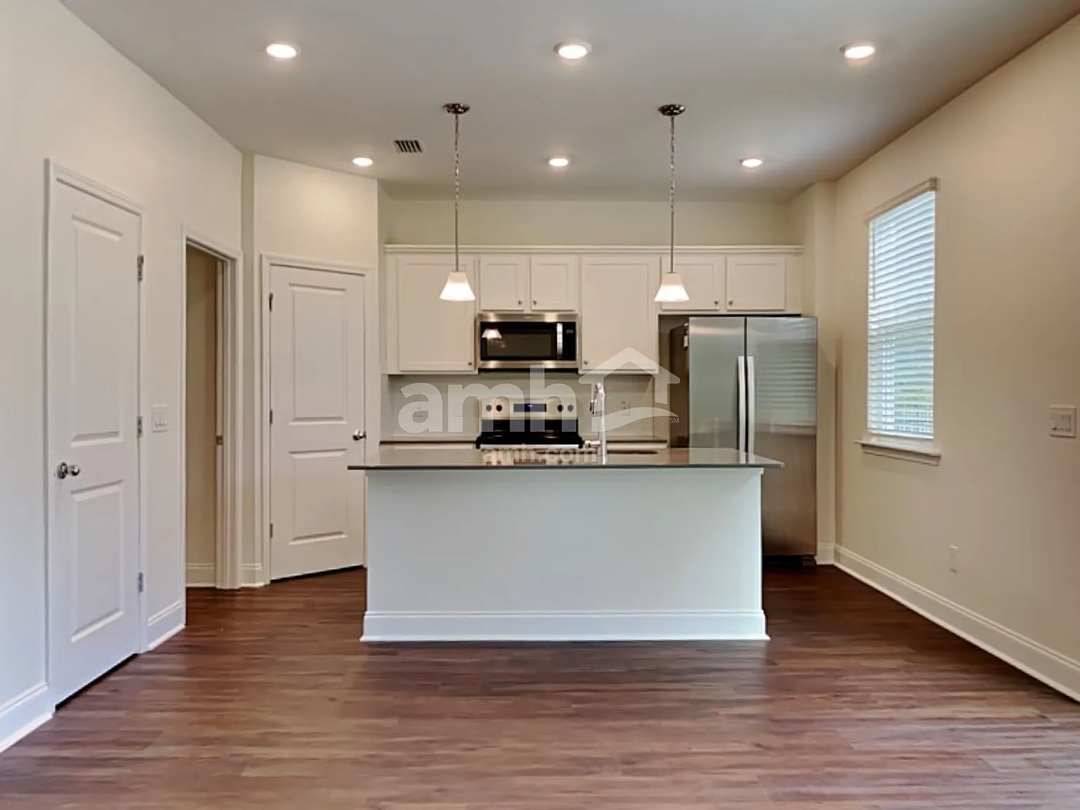 3 bed, 2.5 bath, 1685 sqft, $2,325 — Photo 4