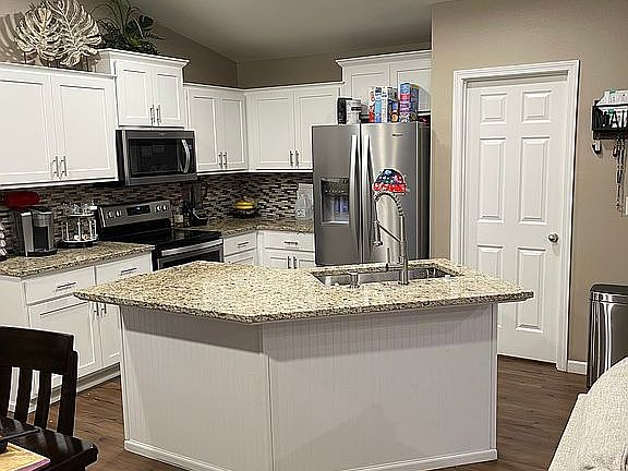 4th image of 2910 Barbara Ln E