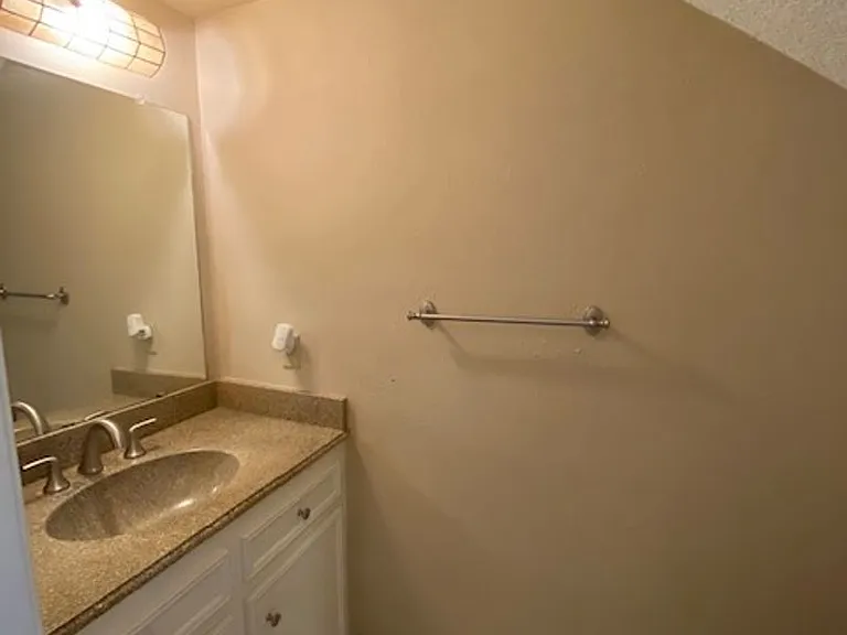 2710 Quail Creek Dr — Photo 13