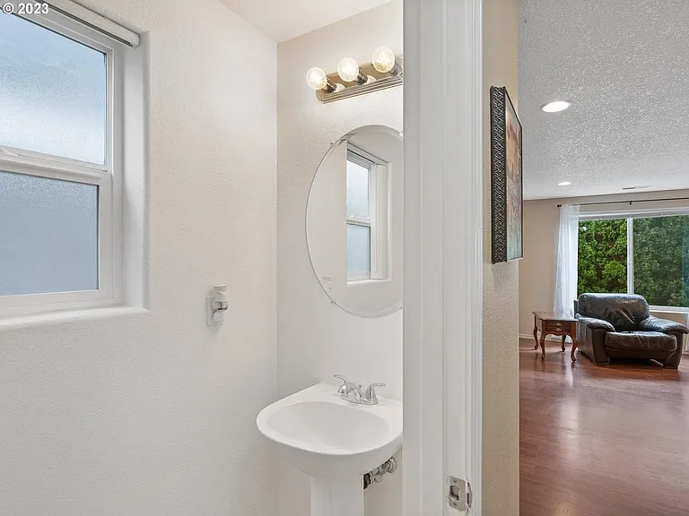 20653 SW Mabel St — Photo 6