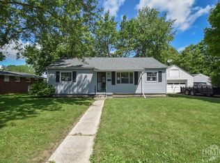 8910 W Hillcrest Dr, Yorktown, IN 47396