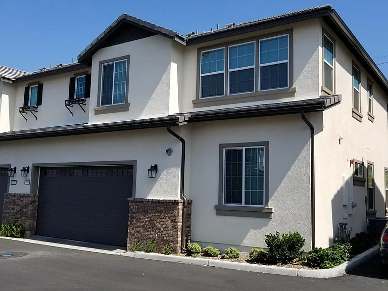 18437 Stables Ln — Photo 4