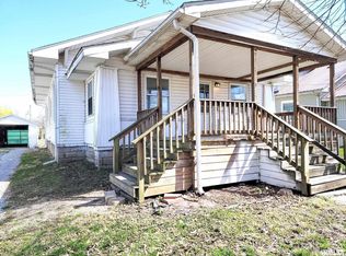 437 S Main St, Flora, IL 62839