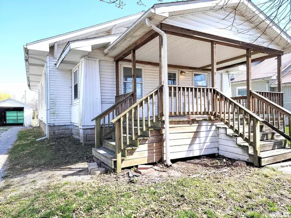 437 S Main St, Flora, IL 62839