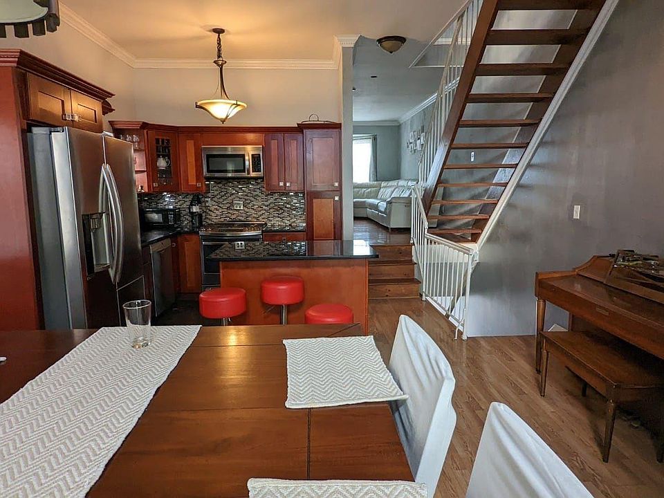 1st image of 366 Bradley Ave