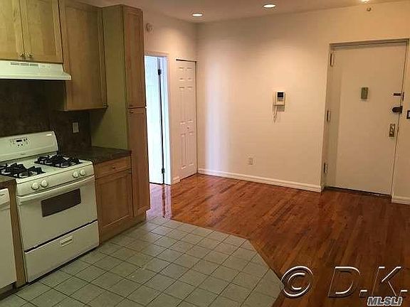 5th image of 27 W Broadway #207