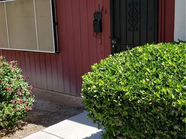 146 Greenbriar Townhouse Way, Las Vegas, NV 89121