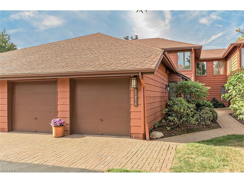 25876 Fairmount Blvd photo 1