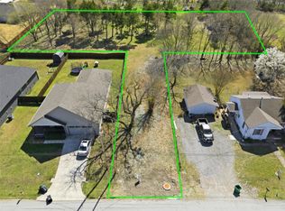 317 E Saunders St, Trenton, TX 75490