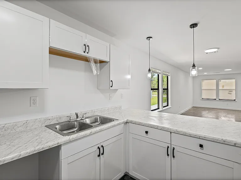 1493 S McLean Blvd — Photo 7