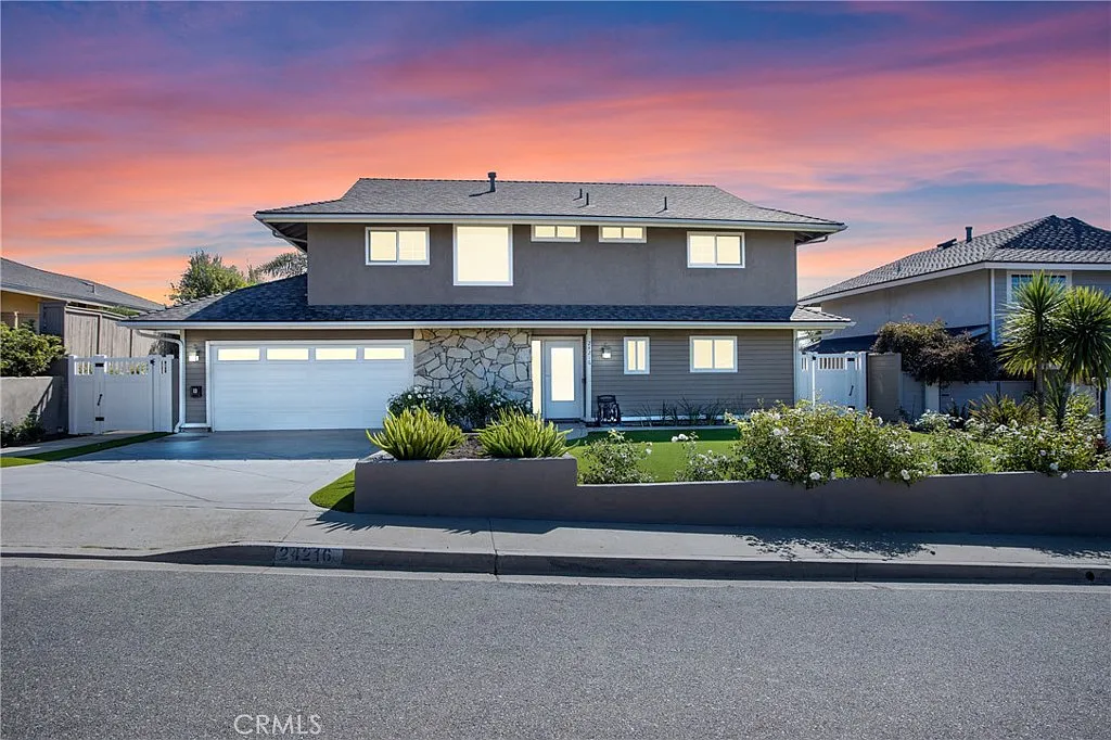 4 bed, 2.5 bath, 2000 sqft, $6,000 — Photo 1