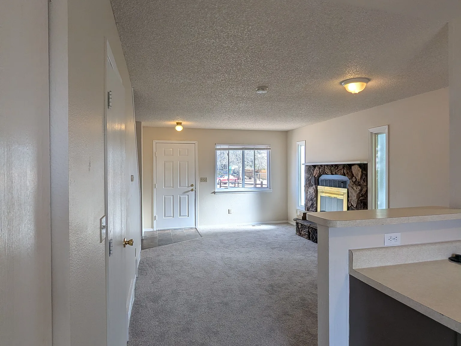 2 bed, 1.5 bath, 1000 sqft, $1,246 — Photo 3