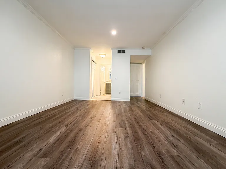 424 Oak St #140 — Photo 6