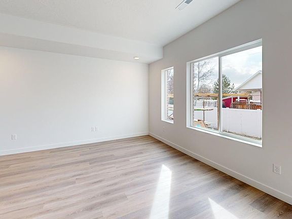 2nd image of 765 N Pheasantbrook Cir