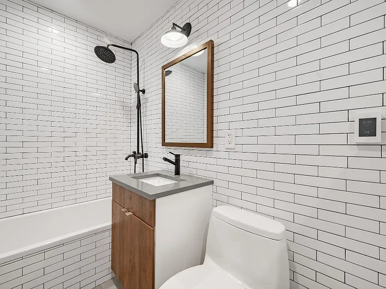 629 E 5th St #21 — Photo 11