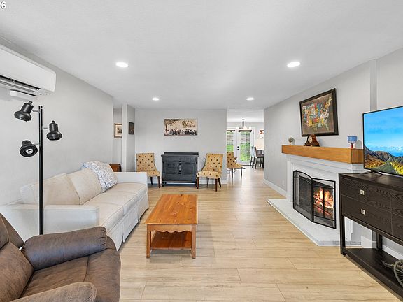 3rd image of 7975 SE Roots Rd