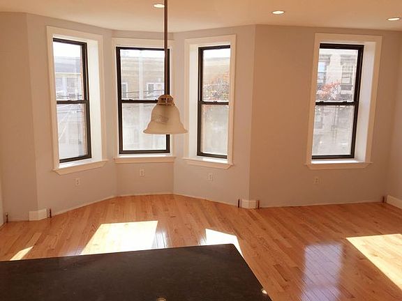 4th image of 1445 31st Ave