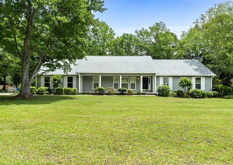 1st image of 41 Ridgewood Cir