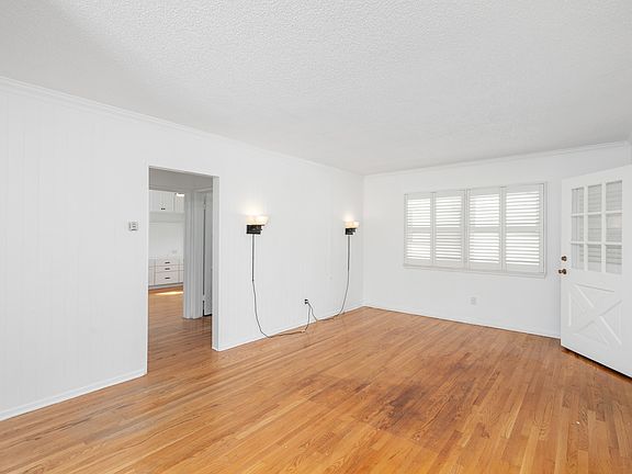 3rd image of 11248 La Maida St
