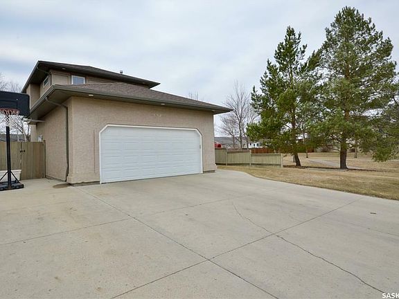 2nd image of 114 Bourgonje Cres