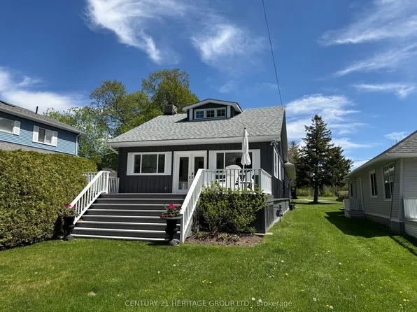 915 Lake Dr N, Georgina, ON L4P 3E9