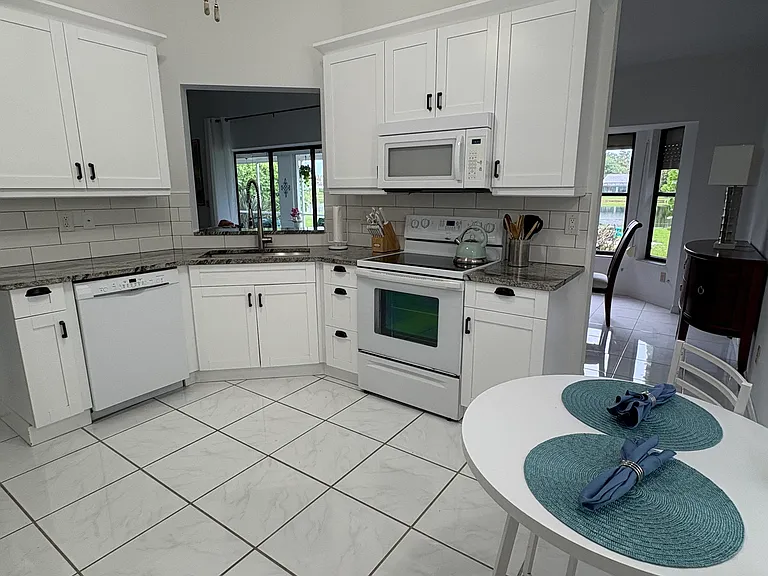 1352 Monarch Cir — Photo 11