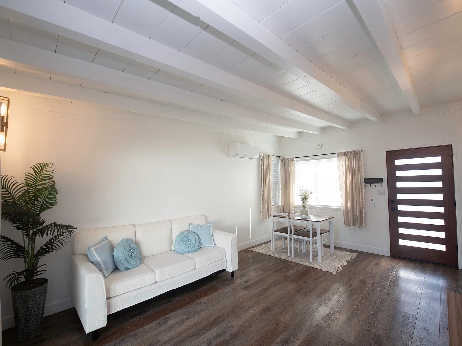 2 bed, 1000 sqft, $5,300 — Photo 4