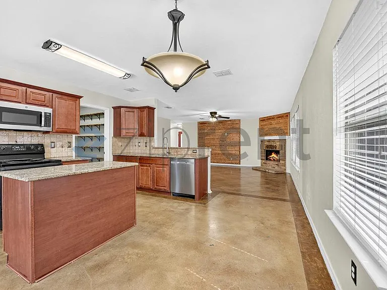 1012 Triple Crown Dr — Photo 10