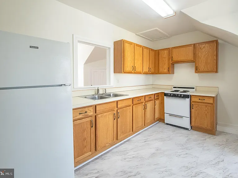 401 W Washington St — Photo 3