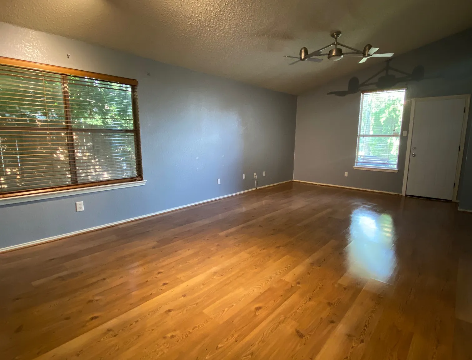 3 bed, 2.0 bath, 1307 sqft, $1,327 — Photo 3