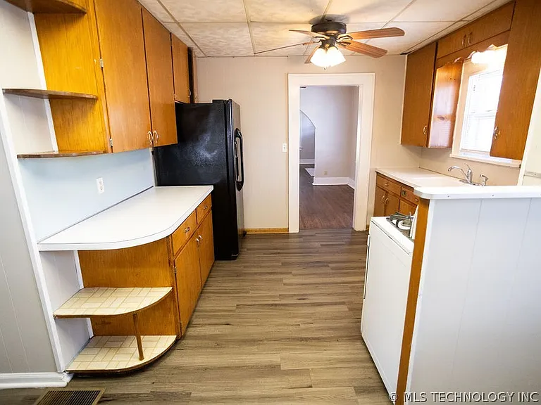 1147 S Florence Ave — Photo 34