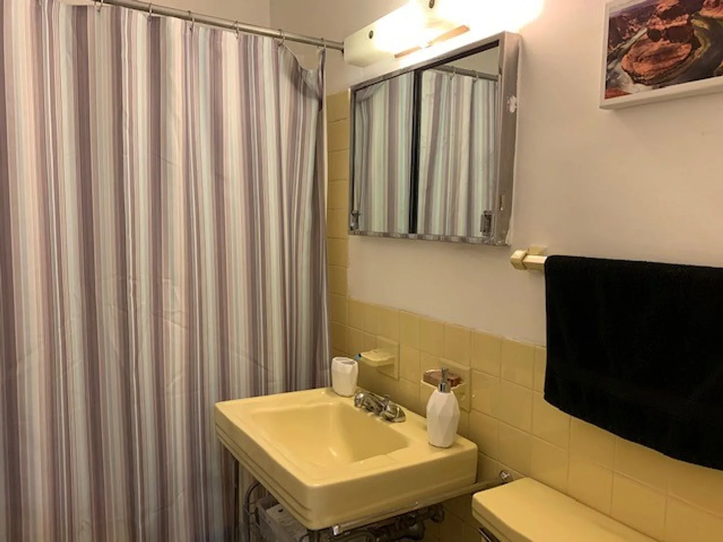 Charming and Sunlit 1 BD, 1 BA with Main Level Walk-in in Glover Park, NW DC!! Utilities Included — Photo 4