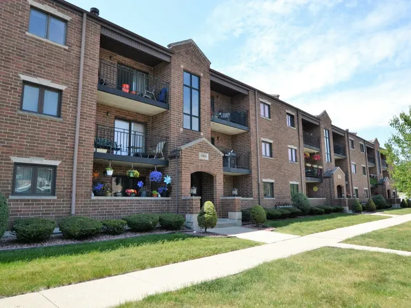 7935 W 90th St APT 1B, Hickory Hills, IL 60457