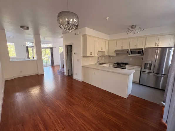 138 Holly Ct, Mountain View, CA 94043