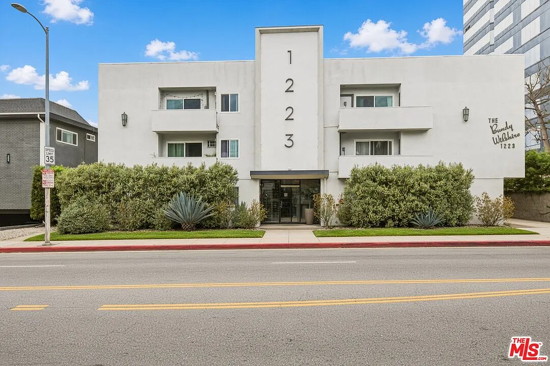2 bed, 2.0 bath, 1075 sqft, $3,250 — Photo 1