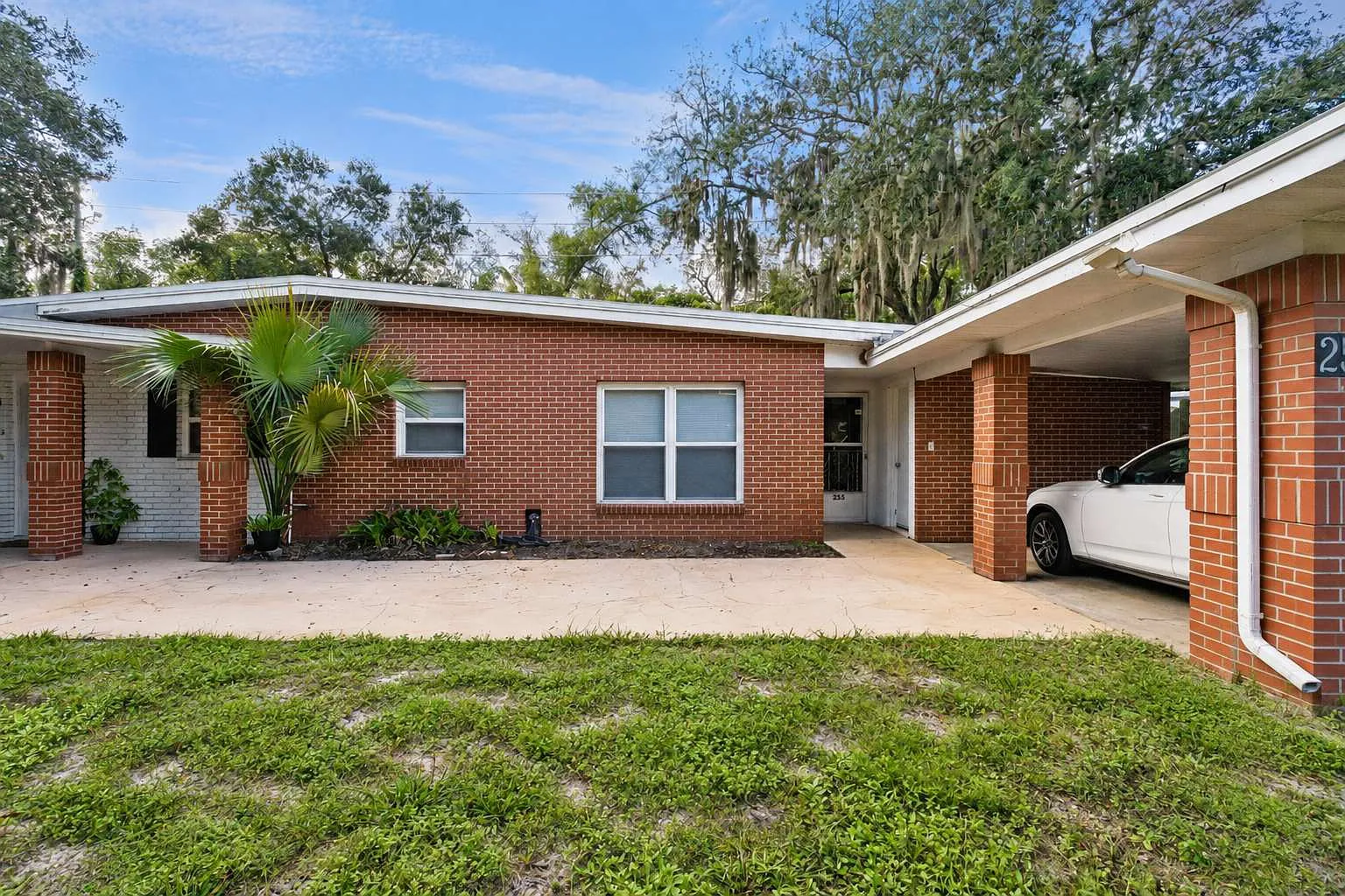2 bed, 1.0 bath, 1095 sqft, $1,700 — Photo 1