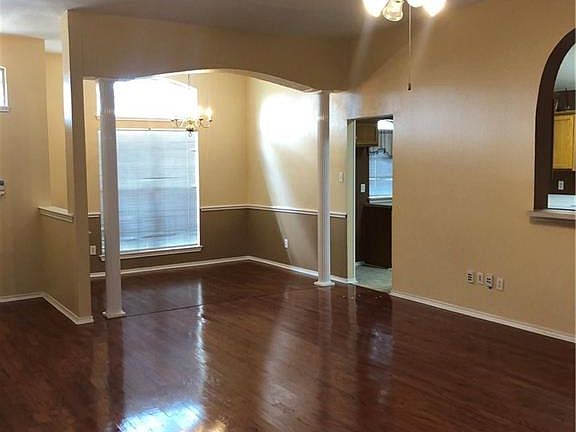 4th image of 1801 Chapman Dr