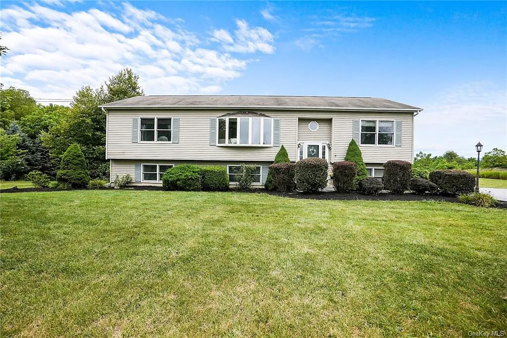 473 Dubois Rd photo 1