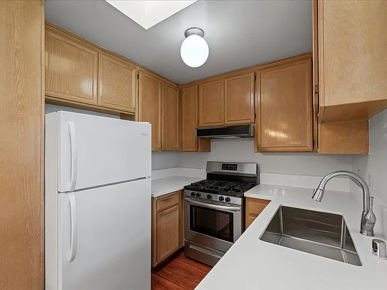 1785 Beloit Ave — Photo 23