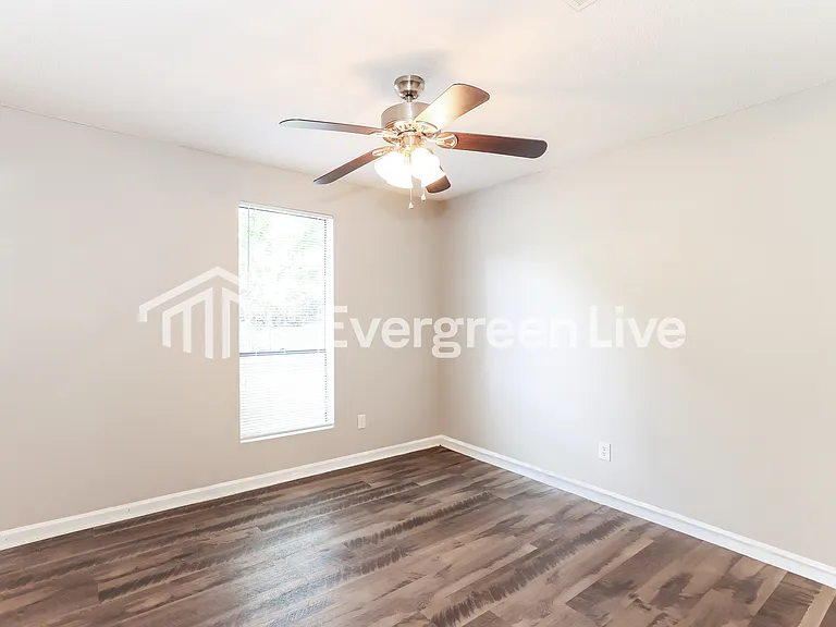 2686 Barclay St — Photo 13