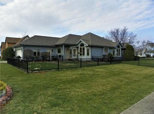 10 Woodstream Cir, Grand Island, NY 14072