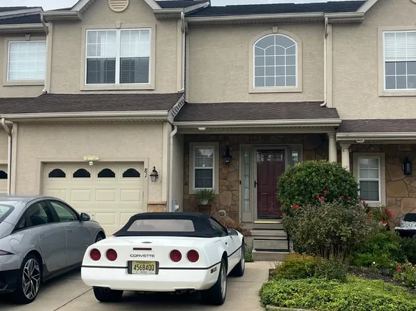81 Glacier Dr, Berlin, NJ 08009