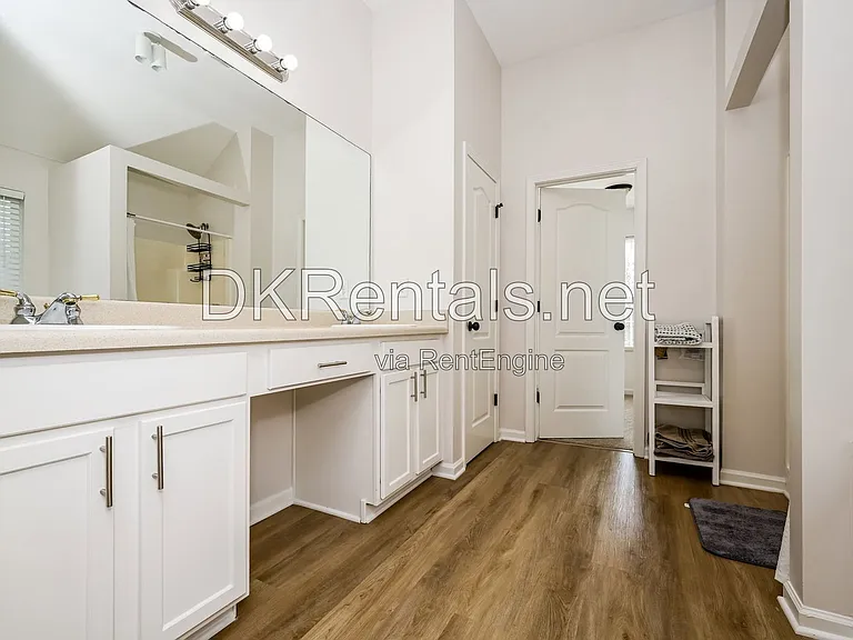 3926 Yosemite Park Ln — Photo 11