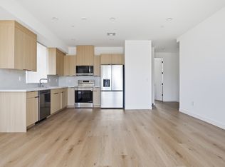 16102 Leadwell St, Van Nuys, CA 91406