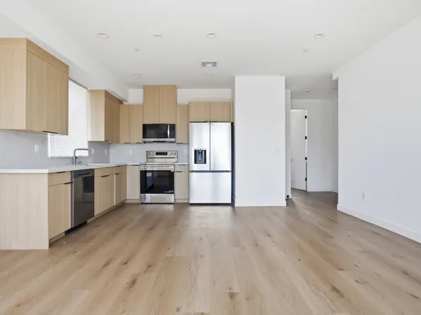 16102 Leadwell St, Van Nuys, CA 91406
