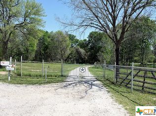 146 Bugtussle Ln, Luling, TX 78648