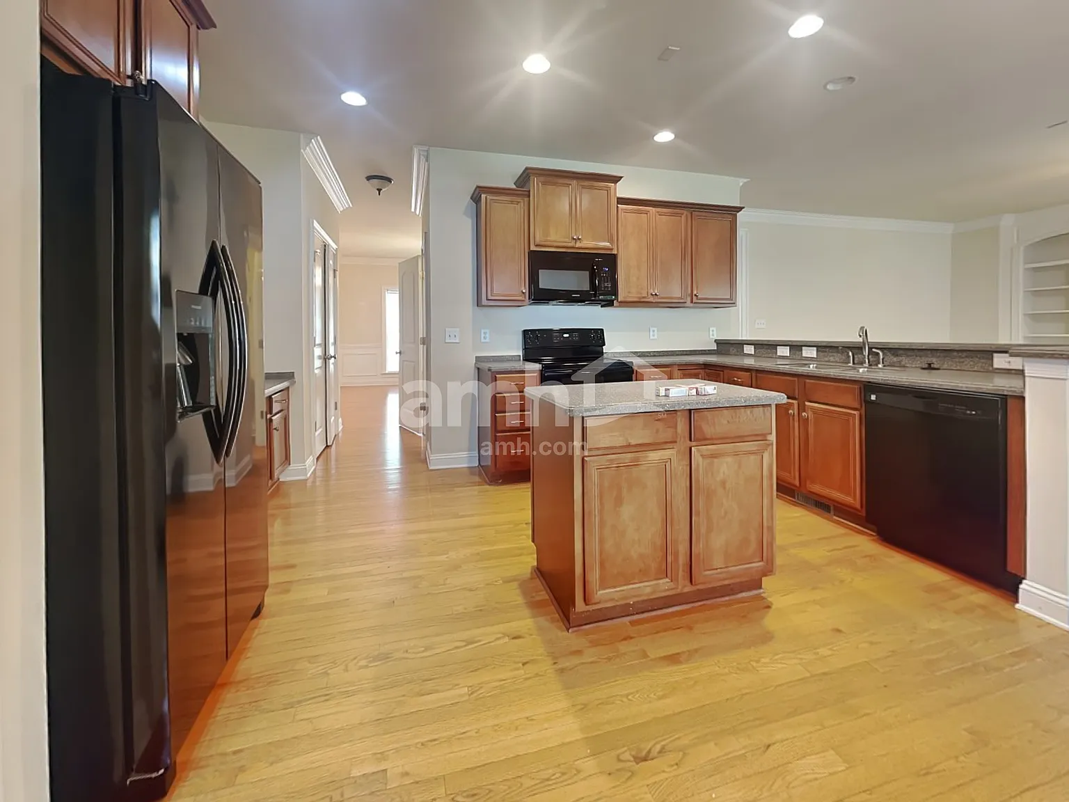 3 bed, 2.5 bath, 2418 sqft, $2,845 — Photo 4