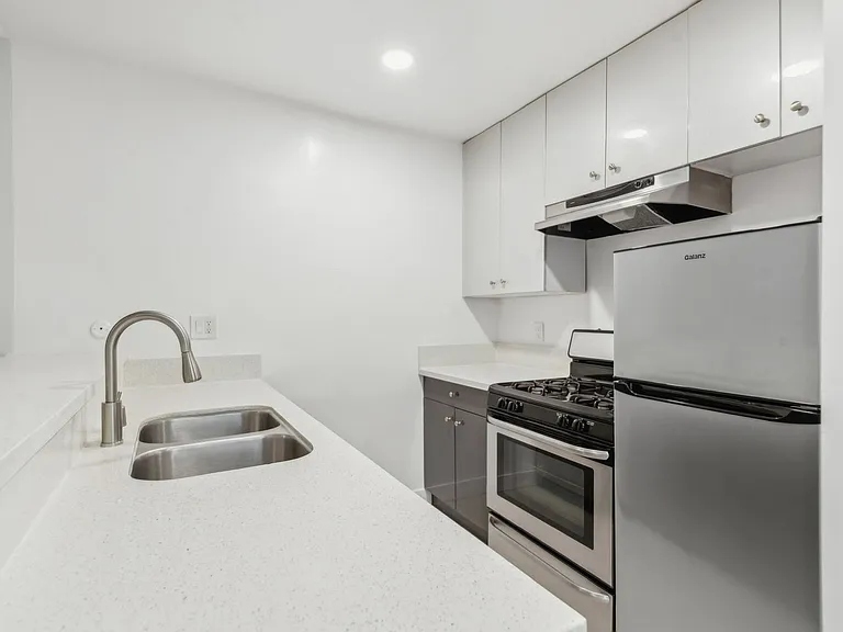 1944 Whitley Ave. — Photo 11