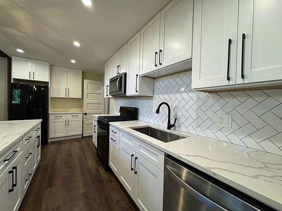 Fully renovated large kitchen with island